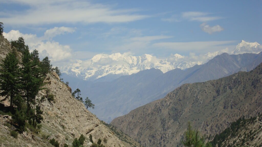 10 missing after avalanche hits Himlung Himal